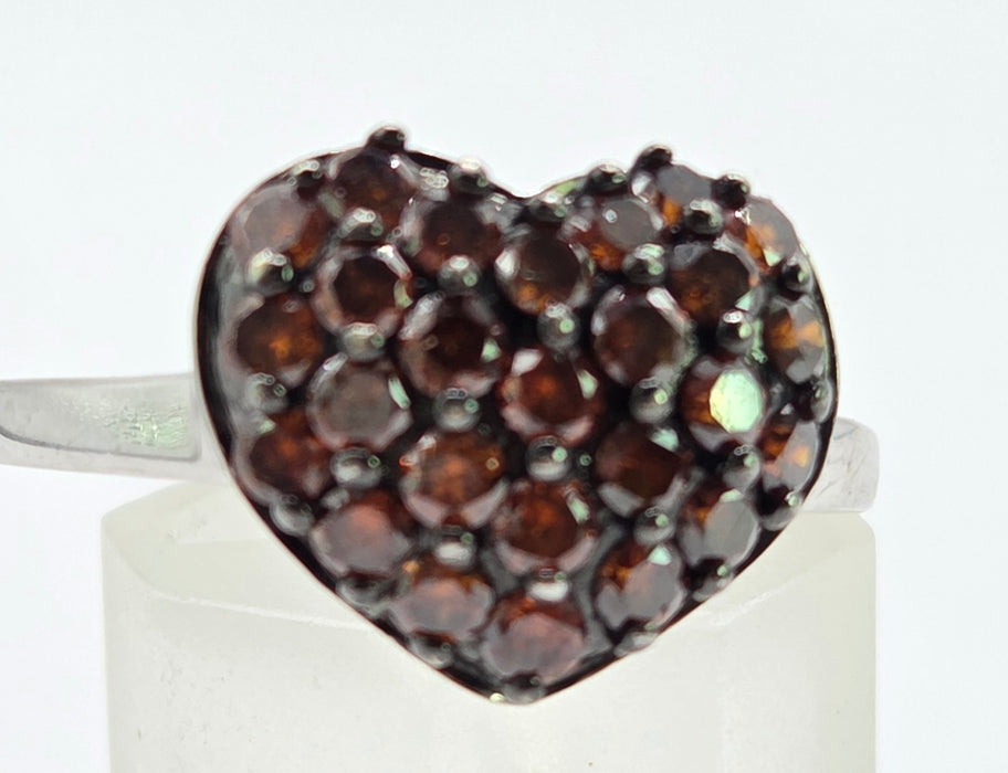 6103 Vintage: 9ct White Gold Red Diamond Heart Cluster Ring