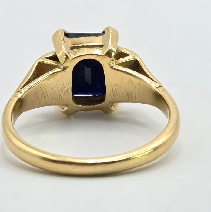 6112 Vintage: 18ct Yellow Gold Sapphire & Diamond Ring