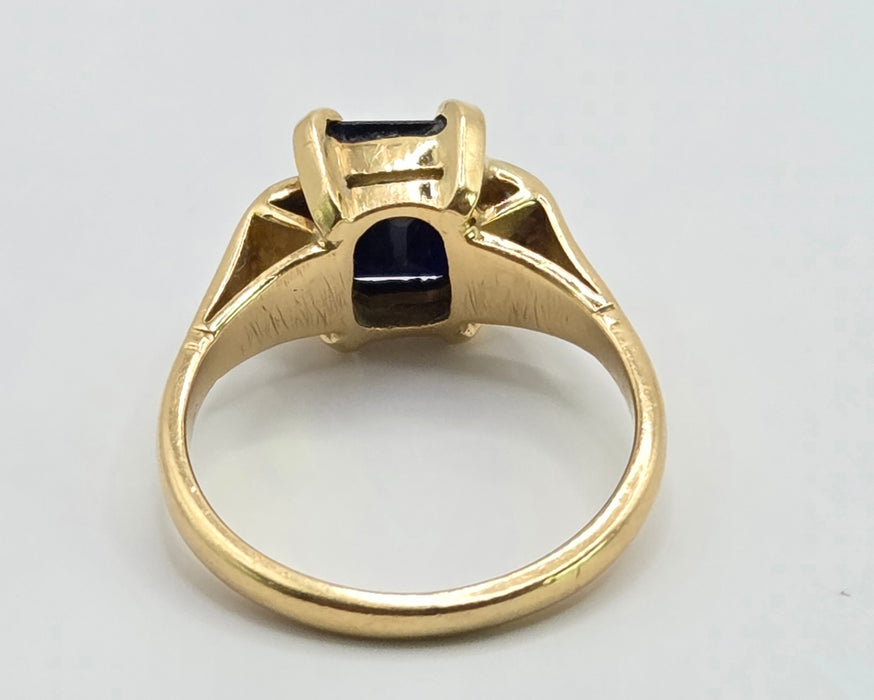 6112 Vintage: 18ct Yellow Gold Sapphire & Diamond Ring