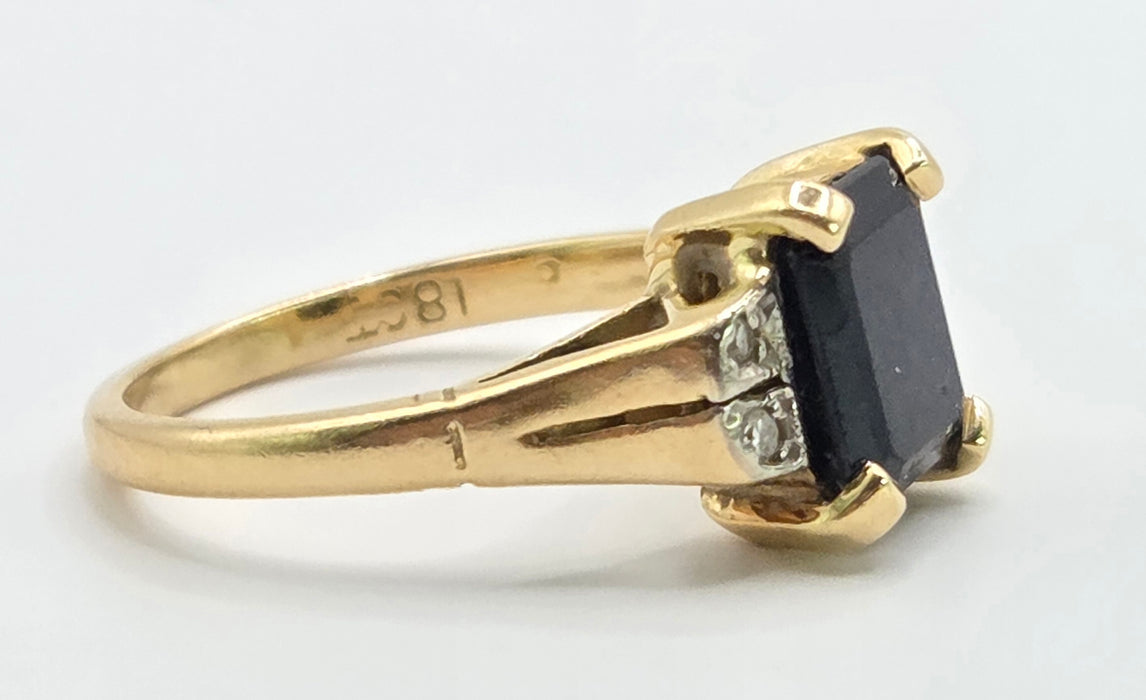 6112 Vintage: 18ct Yellow Gold Sapphire & Diamond Ring