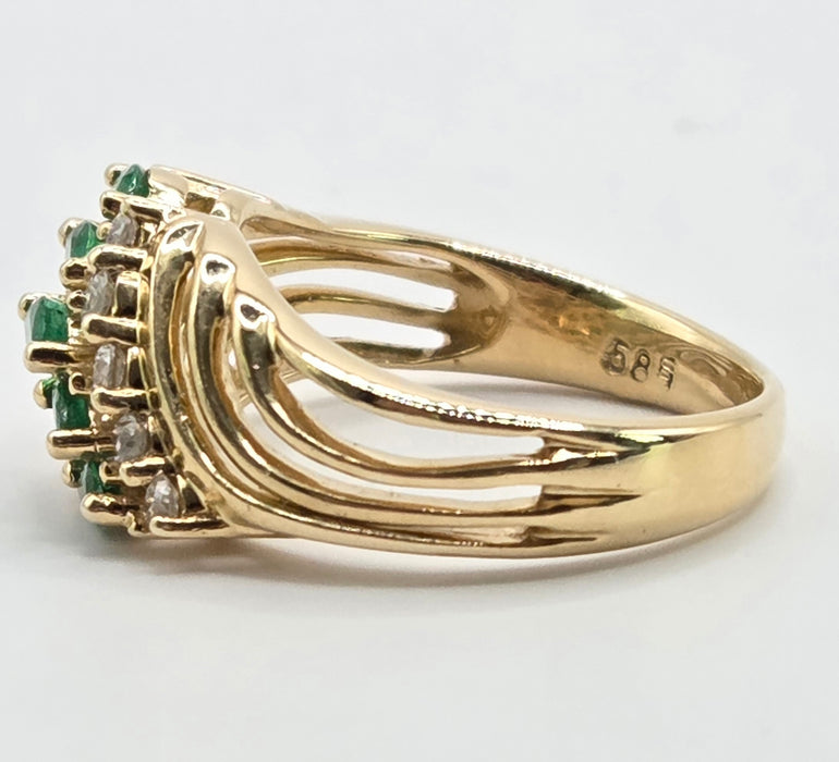 6252 Vintage: 14ct Yellow Gold Emerald & Diamond Cluster Ring