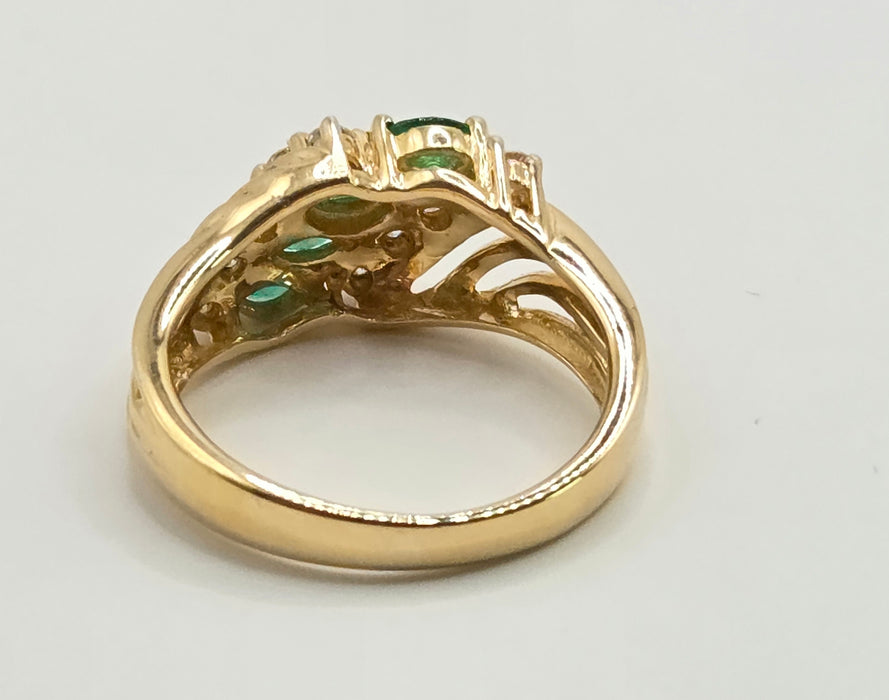 6252 Vintage: 14ct Yellow Gold Emerald & Diamond Cluster Ring