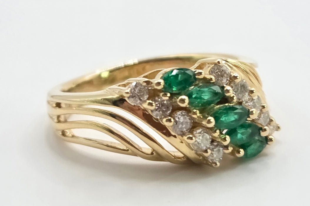 6252 Vintage: 14ct Yellow Gold Emerald & Diamond Cluster Ring
