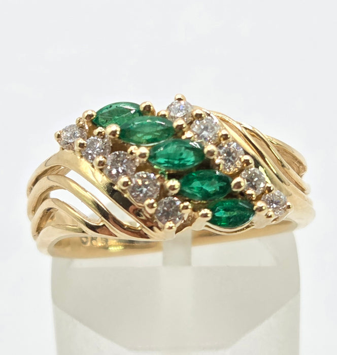 6252 Vintage: 14ct Yellow Gold Emerald & Diamond Cluster Ring