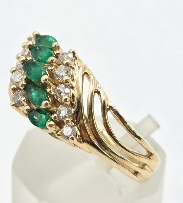 6252 Vintage: 14ct Yellow Gold Emerald & Diamond Cluster Ring