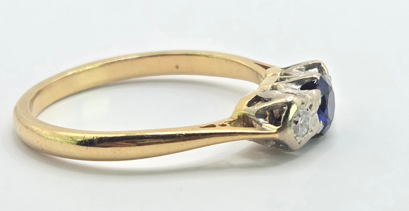 6527 Vintage: 18ct Yellow Gold Sapphire & Diamond Three Stone Ring — From 1981