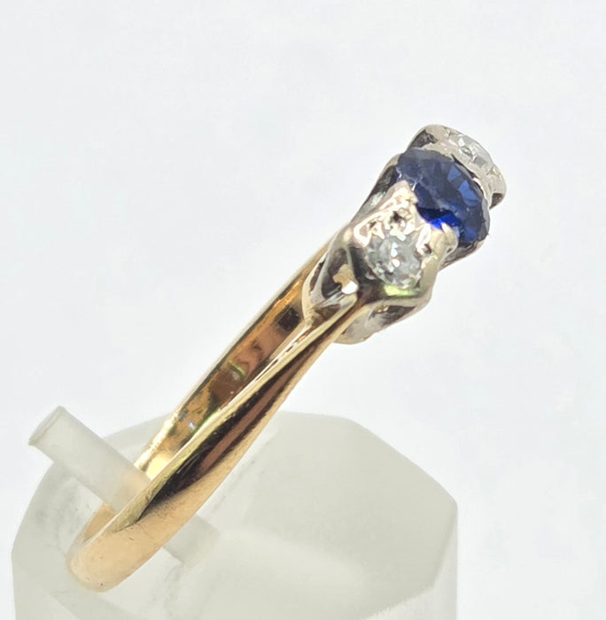 6527 Vintage: 18ct Yellow Gold Sapphire & Diamond Three Stone Ring — From 1981