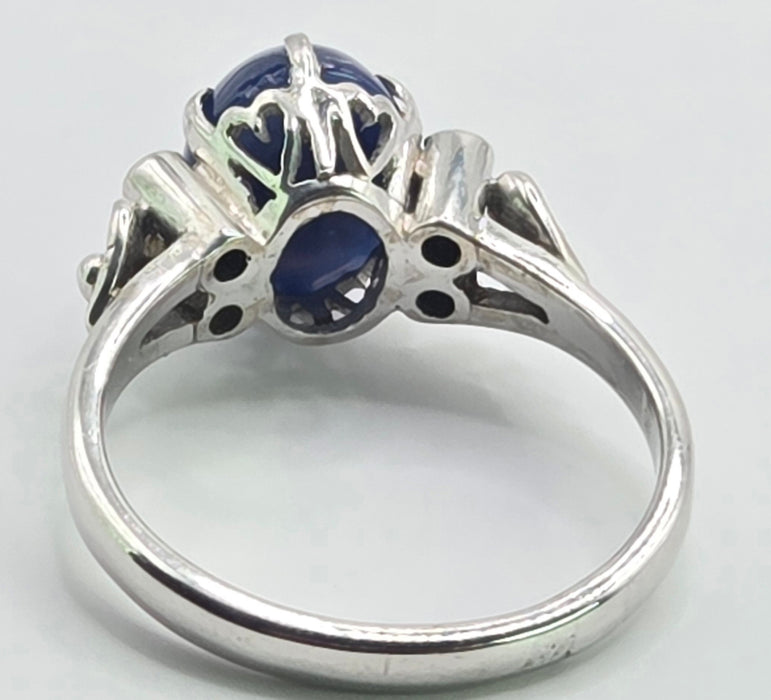 6529 Vintage: 18ct White Gold Star Sapphire & Diamond Ring