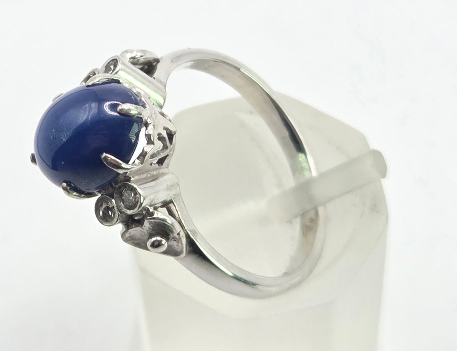 6529 Vintage: 18ct White Gold Star Sapphire & Diamond Ring