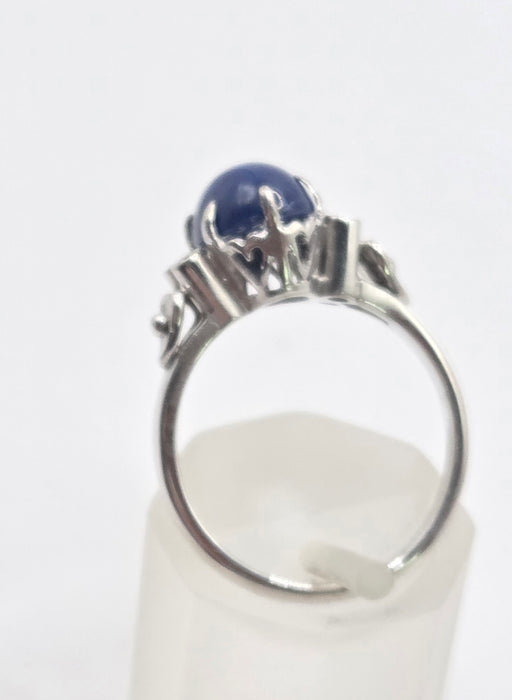 6529 Vintage: 18ct White Gold Star Sapphire & Diamond Ring
