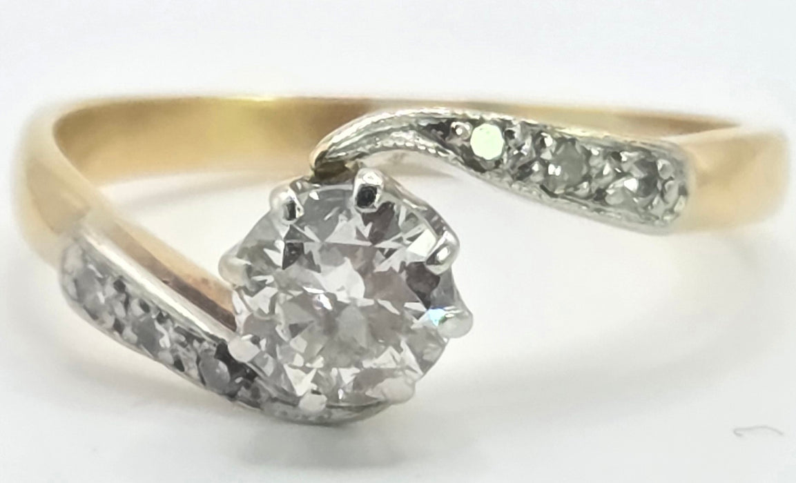 6531 Vintage: 18ct Yellow Gold & Platinum 0.39ct Diamond Crossover Ring