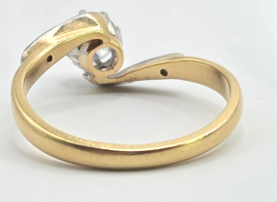 6531 Vintage: 18ct Yellow Gold & Platinum 0.39ct Diamond Crossover Ring