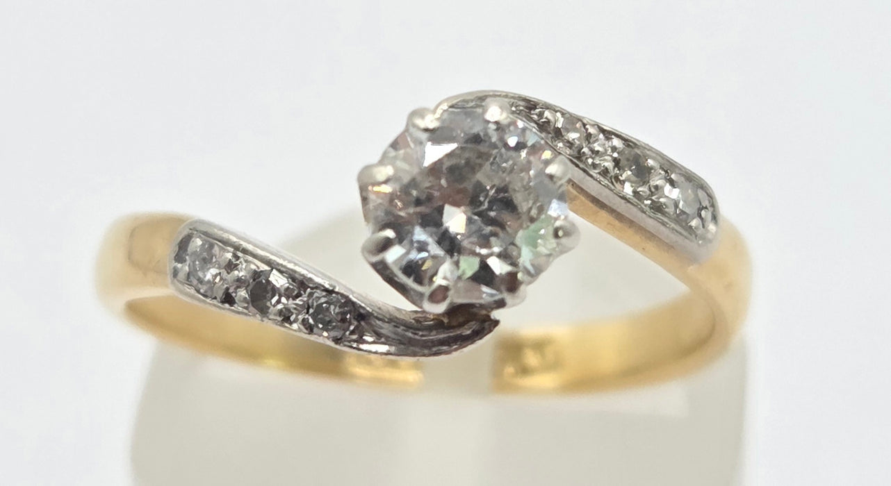 6531 Vintage: 18ct Yellow Gold & Platinum 0.39ct Diamond Crossover Ring