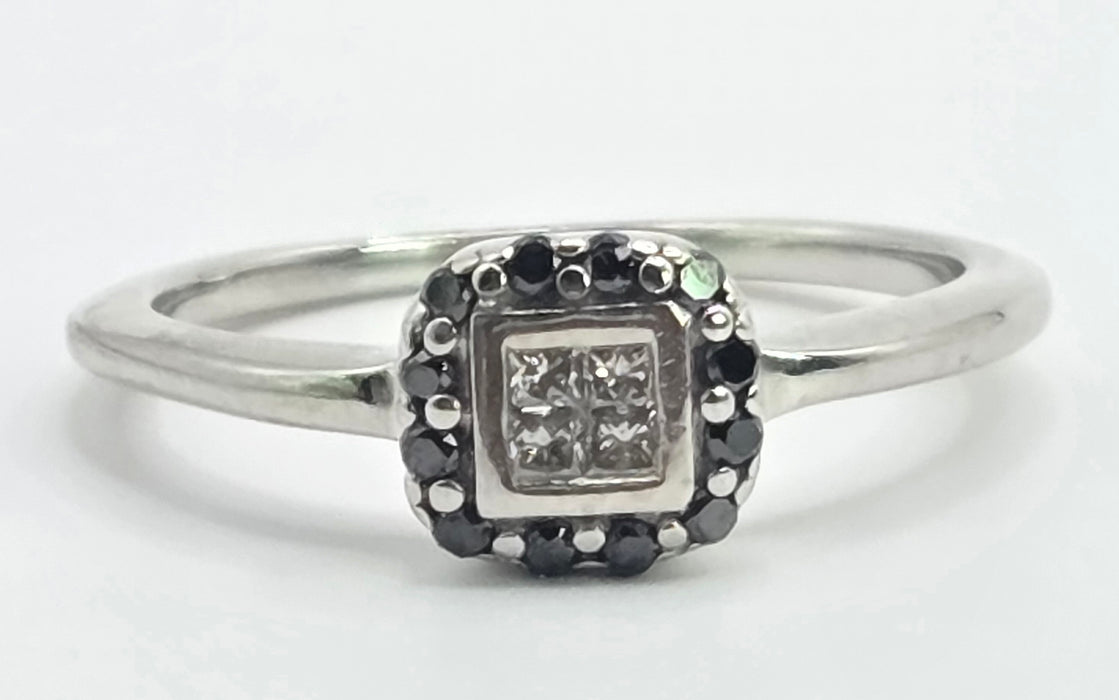 6543 Vintage: 9ct White Gold Black & White Diamond Cluster Ring