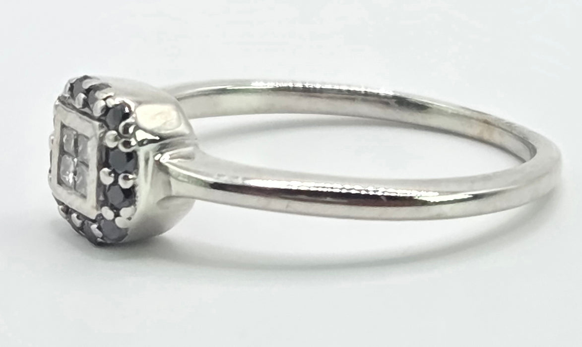 6543 Vintage: 9ct White Gold Black & White Diamond Cluster Ring