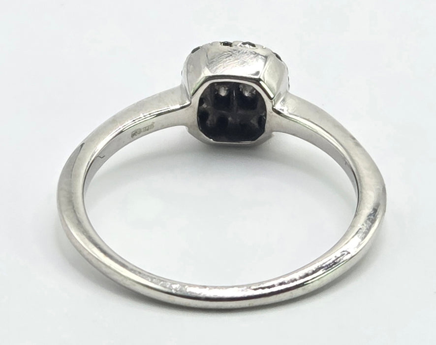 6543 Vintage: 9ct White Gold Black & White Diamond Cluster Ring