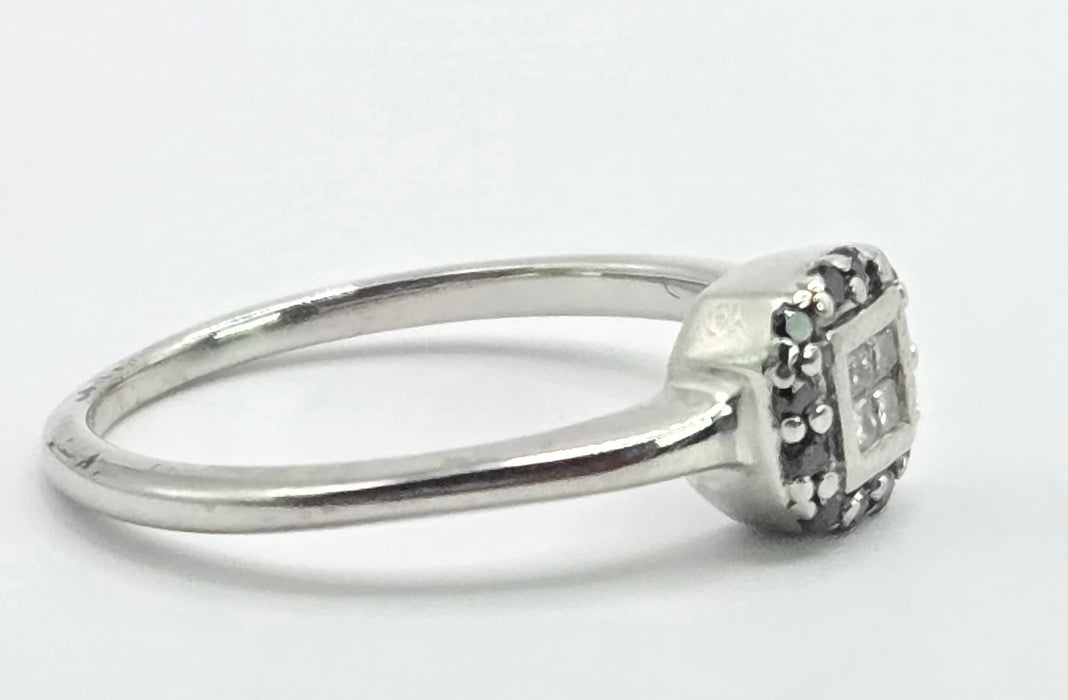 6543 Vintage: 9ct White Gold Black & White Diamond Cluster Ring