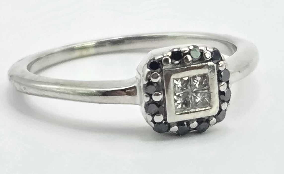 6543 Vintage: 9ct White Gold Black & White Diamond Cluster Ring