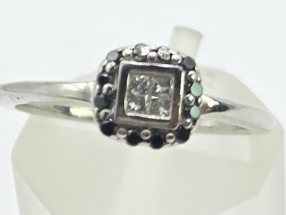 6543 Vintage: 9ct White Gold Black & White Diamond Cluster Ring