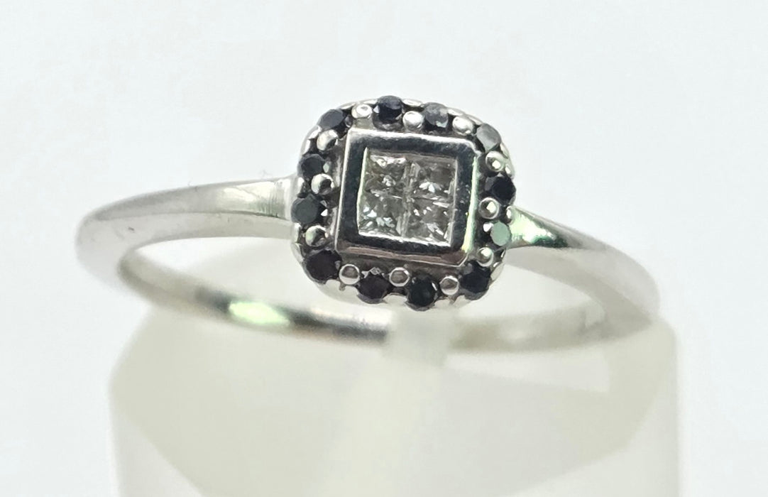 6543 Vintage: 9ct White Gold Black & White Diamond Cluster Ring