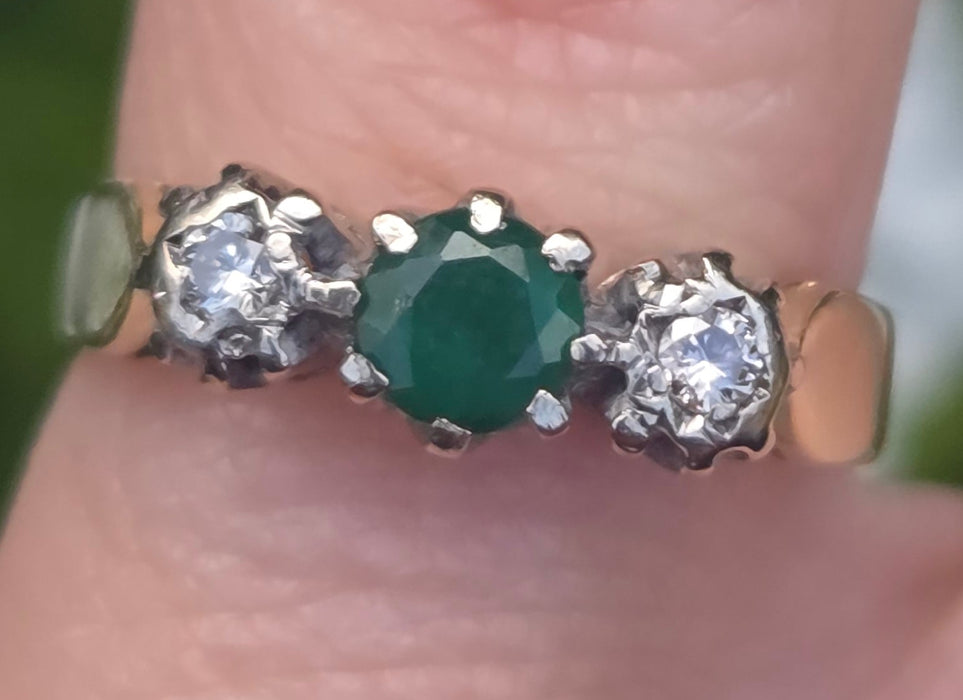 3147 Vintage: 18ct Yellow Gold Emerald & Diamond Three Stone Ring — London 1976