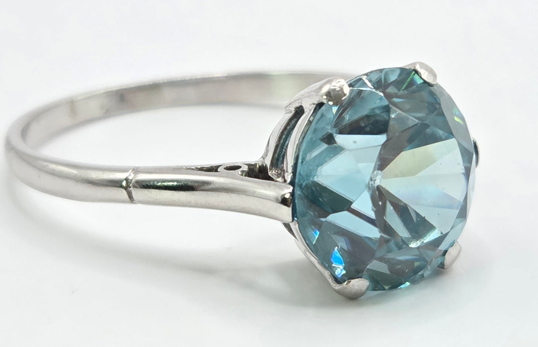 3037 Vintage: Platinum & 18ct White Gold Blue Zircon Solitaire Ring