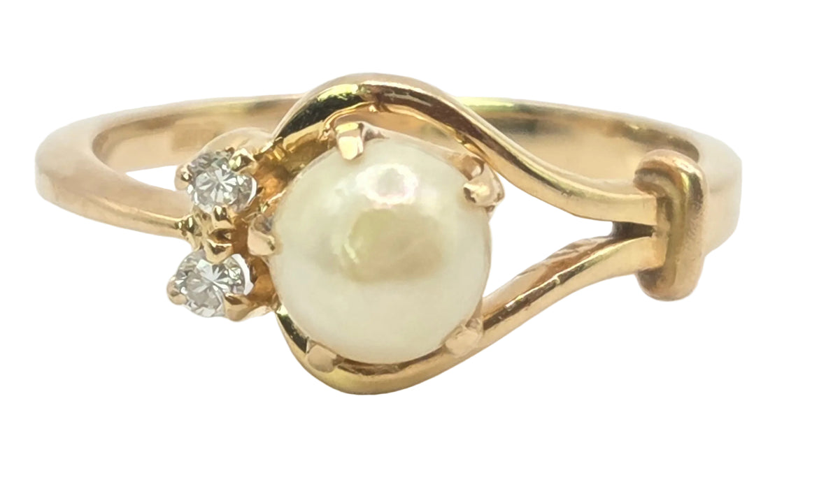3254 Vintage: 18ct Yellow Gold Pearl & Diamond Ring