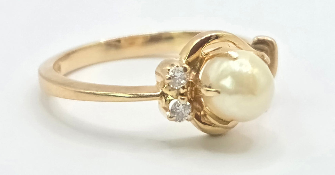 3254 Vintage: 18ct Yellow Gold Pearl & Diamond Ring