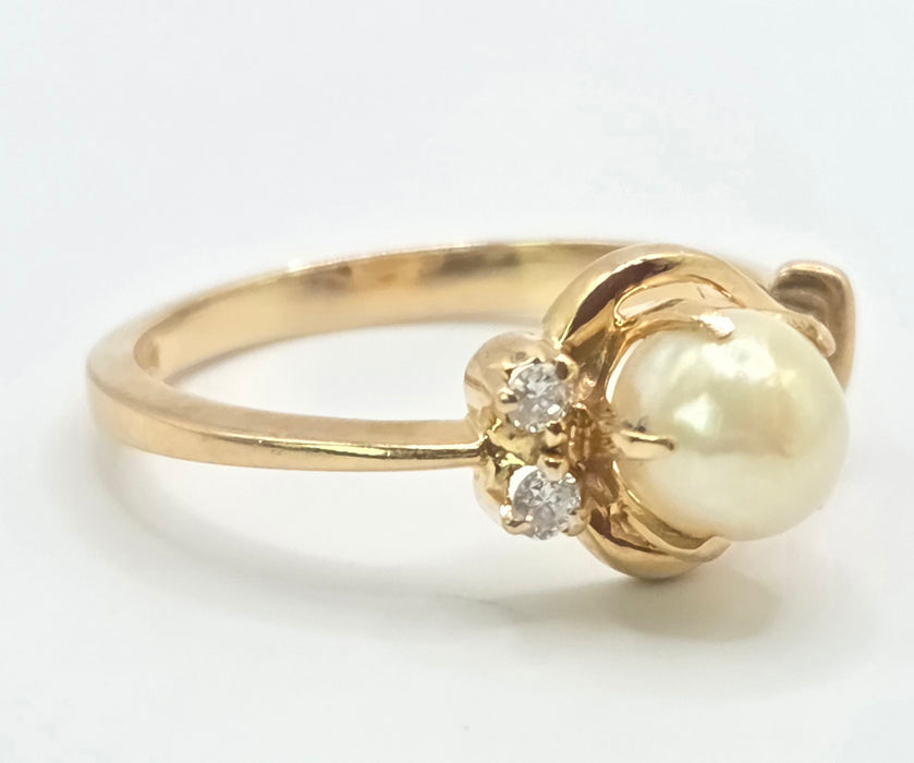 3254 Vintage: 18ct Yellow Gold Pearl & Diamond Ring