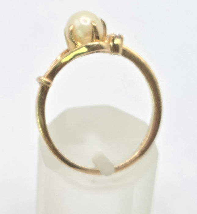 3254 Vintage: 18ct Yellow Gold Pearl & Diamond Ring