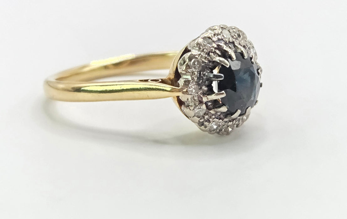 3255 Vintage: 18ct Yellow Gold Australian Sapphire & Diamond Flowerhead Cluster Ring