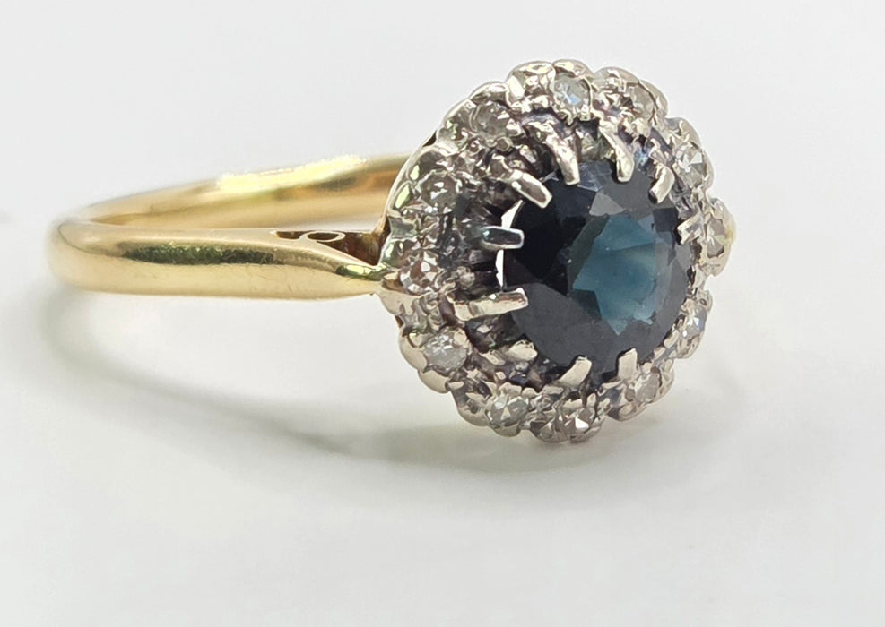 3255 Vintage: 18ct Yellow Gold Australian Sapphire & Diamond Flowerhead Cluster Ring