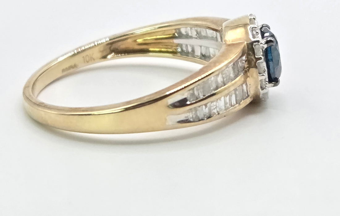 3261 Vintage: 9ct Yellow Gold Blue & White Diamond Halo Cluster Ring