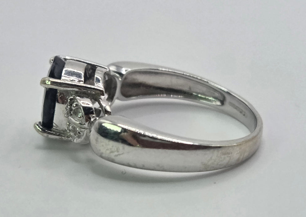 6561 Vintage: 18ct White Gold Sapphire & Diamond Ring