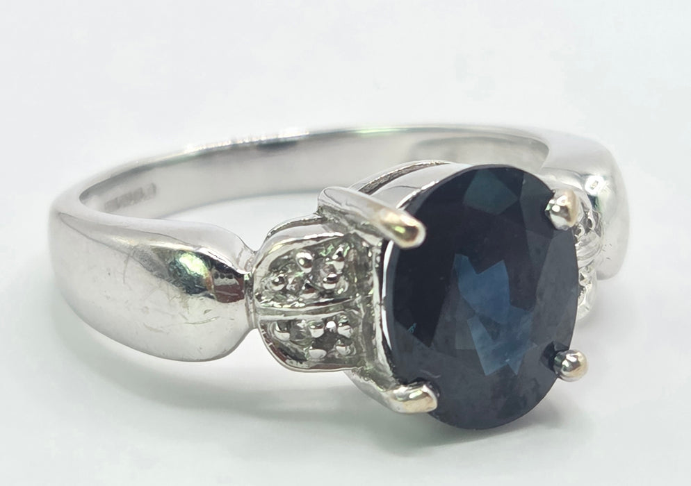 6561 Vintage: 18ct White Gold Sapphire & Diamond Ring