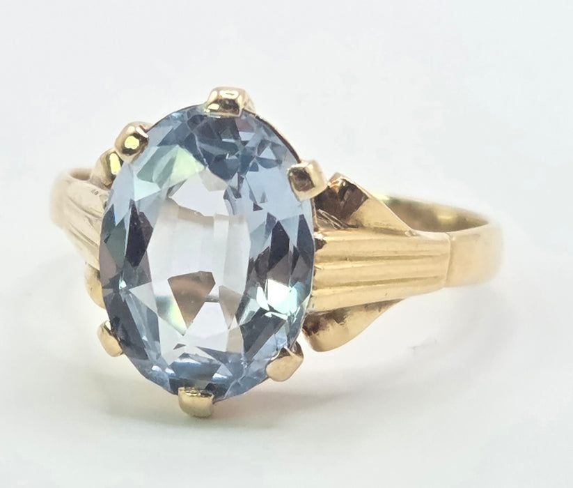 6562 Vintage: 18ct Yellow Gold Aquamarine Solitaire Ring