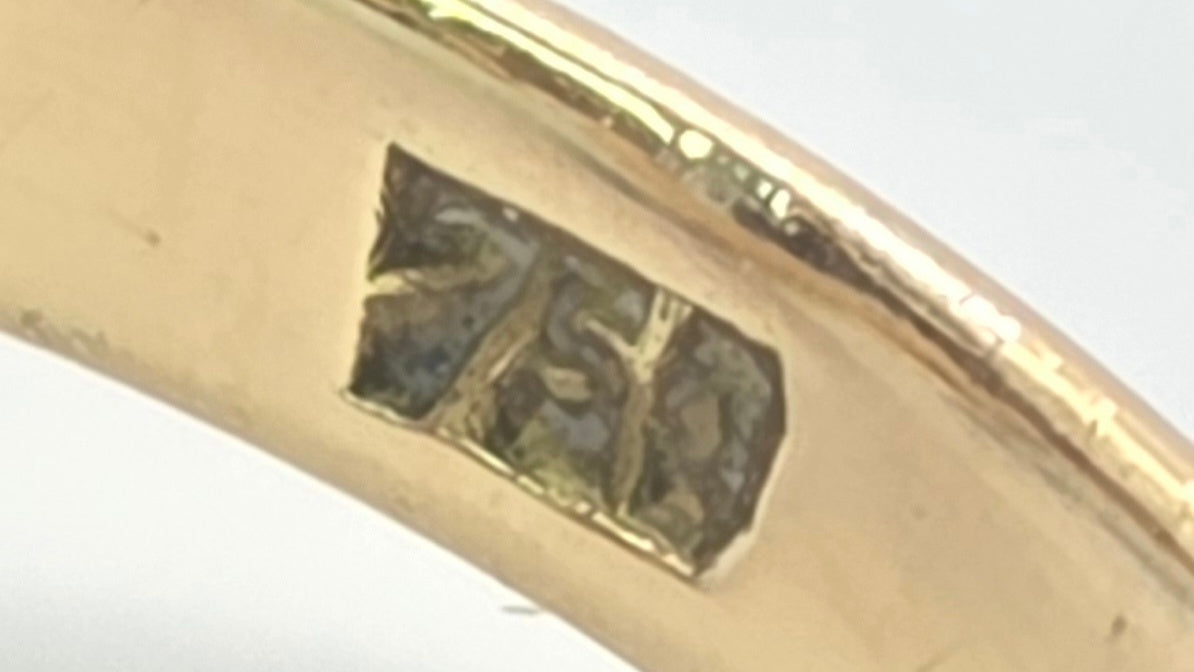 6562 Vintage: 18ct Yellow Gold Aquamarine Solitaire Ring