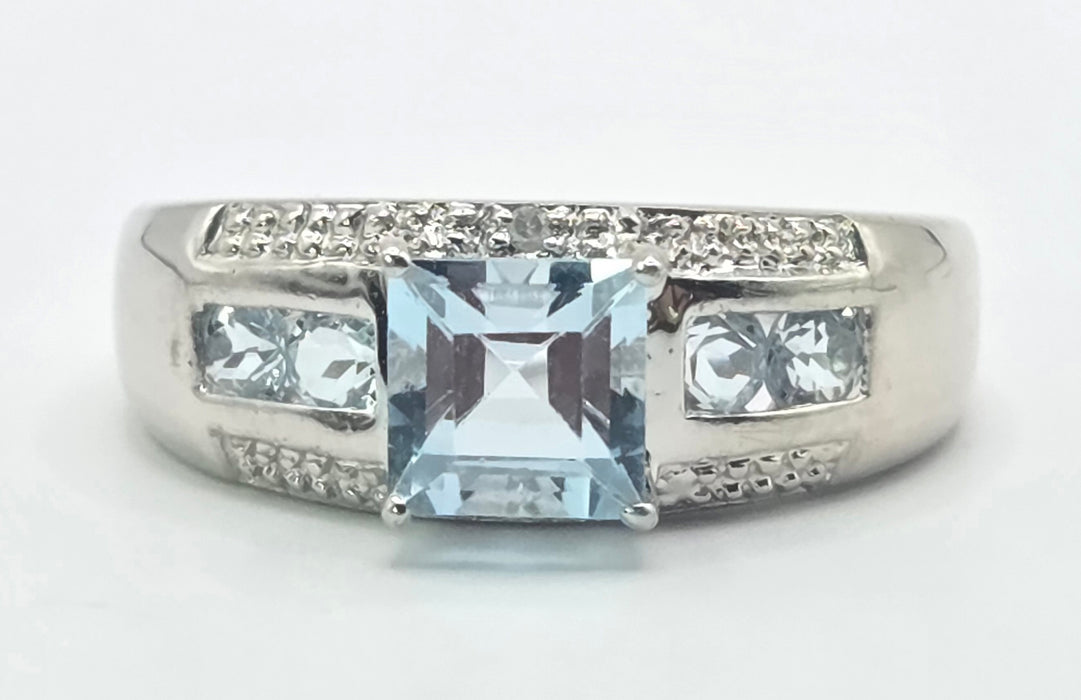 6554 Vintage: 9ct White Gold Blue Topaz & Diamond Five-Stone Ring