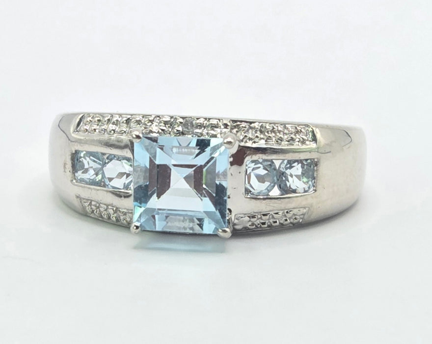 6554 Vintage: 9ct White Gold Blue Topaz & Diamond Five-Stone Ring