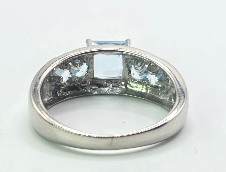 6554 Vintage: 9ct White Gold Blue Topaz & Diamond Five-Stone Ring