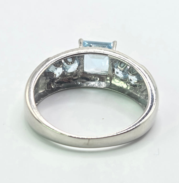 6554 Vintage: 9ct White Gold Blue Topaz & Diamond Five-Stone Ring