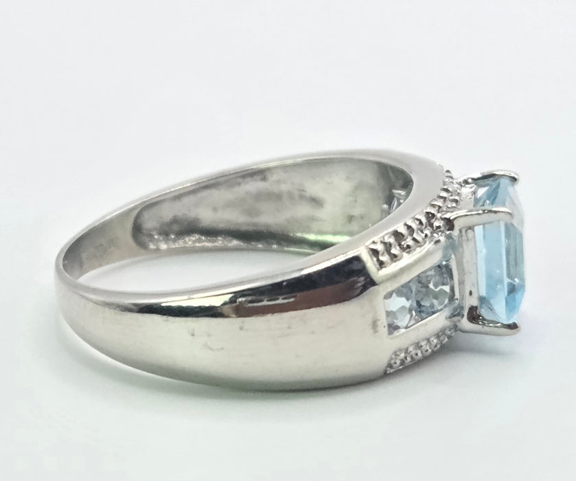 6554 Vintage: 9ct White Gold Blue Topaz & Diamond Five-Stone Ring