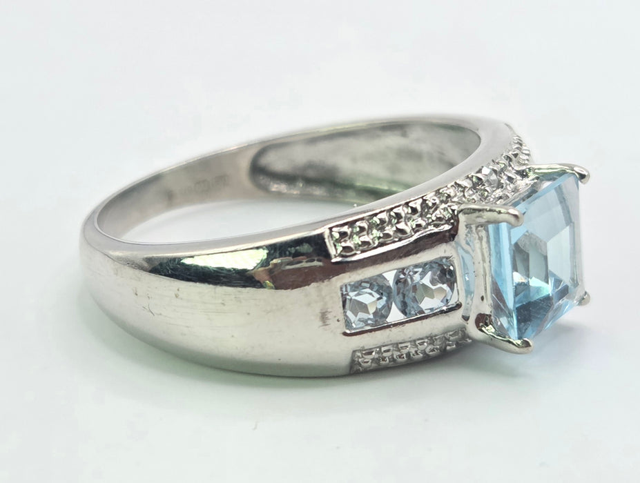 6554 Vintage: 9ct White Gold Blue Topaz & Diamond Five-Stone Ring