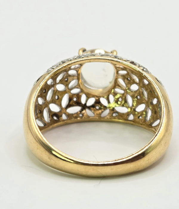 6555 Vintage: 9ct Yellow Gold Moonstone & Diamond Filigree Dome Ring