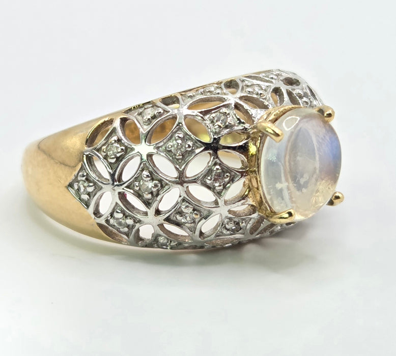 6555 Vintage: 9ct Yellow Gold Moonstone & Diamond Filigree Dome Ring