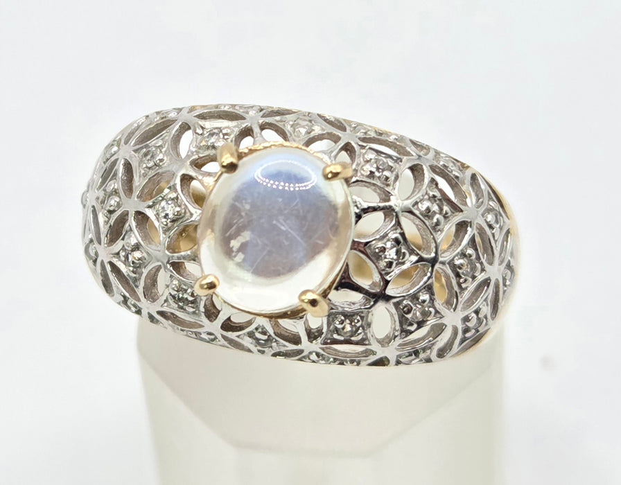 6555 Vintage: 9ct Yellow Gold Moonstone & Diamond Filigree Dome Ring