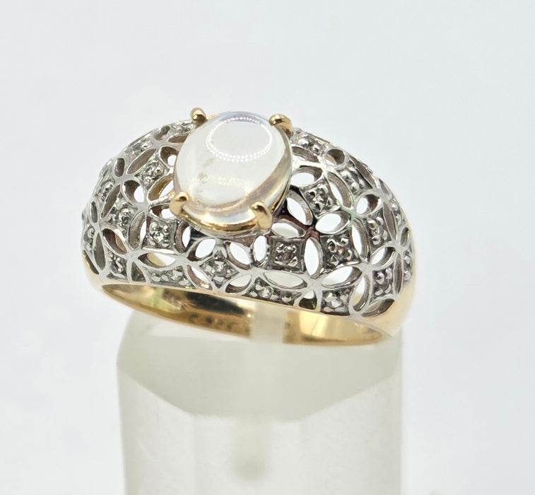 6555 Vintage: 9ct Yellow Gold Moonstone & Diamond Filigree Dome Ring