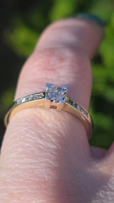 3030 Vintage: 9ct Yellow Gold Princess Cut Diamond Cluster Ring