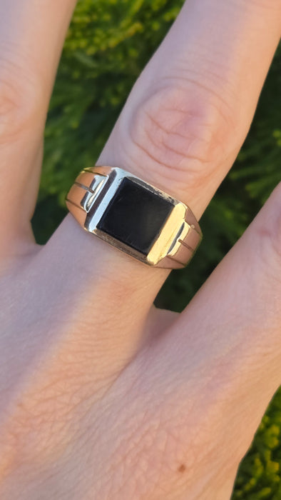 3126 Vintage: 9ct Yellow Gold Black Onyx Signet Ring