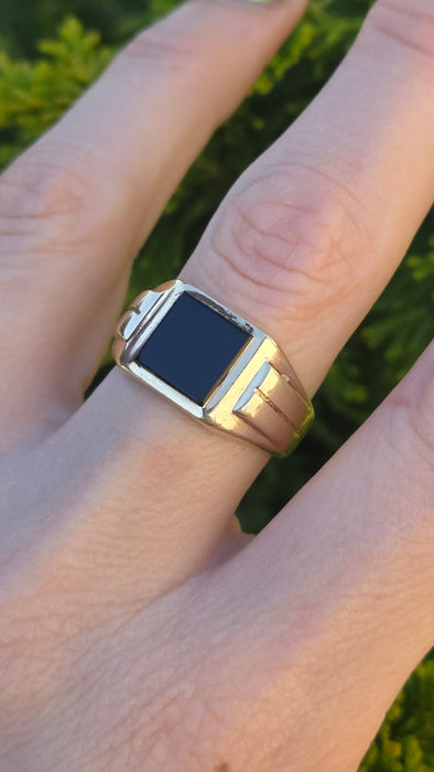 3126 Vintage: 9ct Yellow Gold Black Onyx Signet Ring